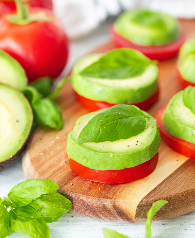 Avocado Caprese Salad 