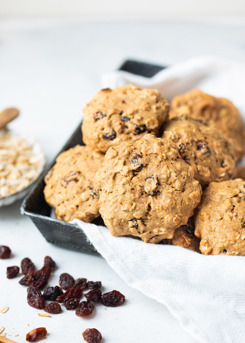 Fat-Free Oatmeal Raisin Cookies